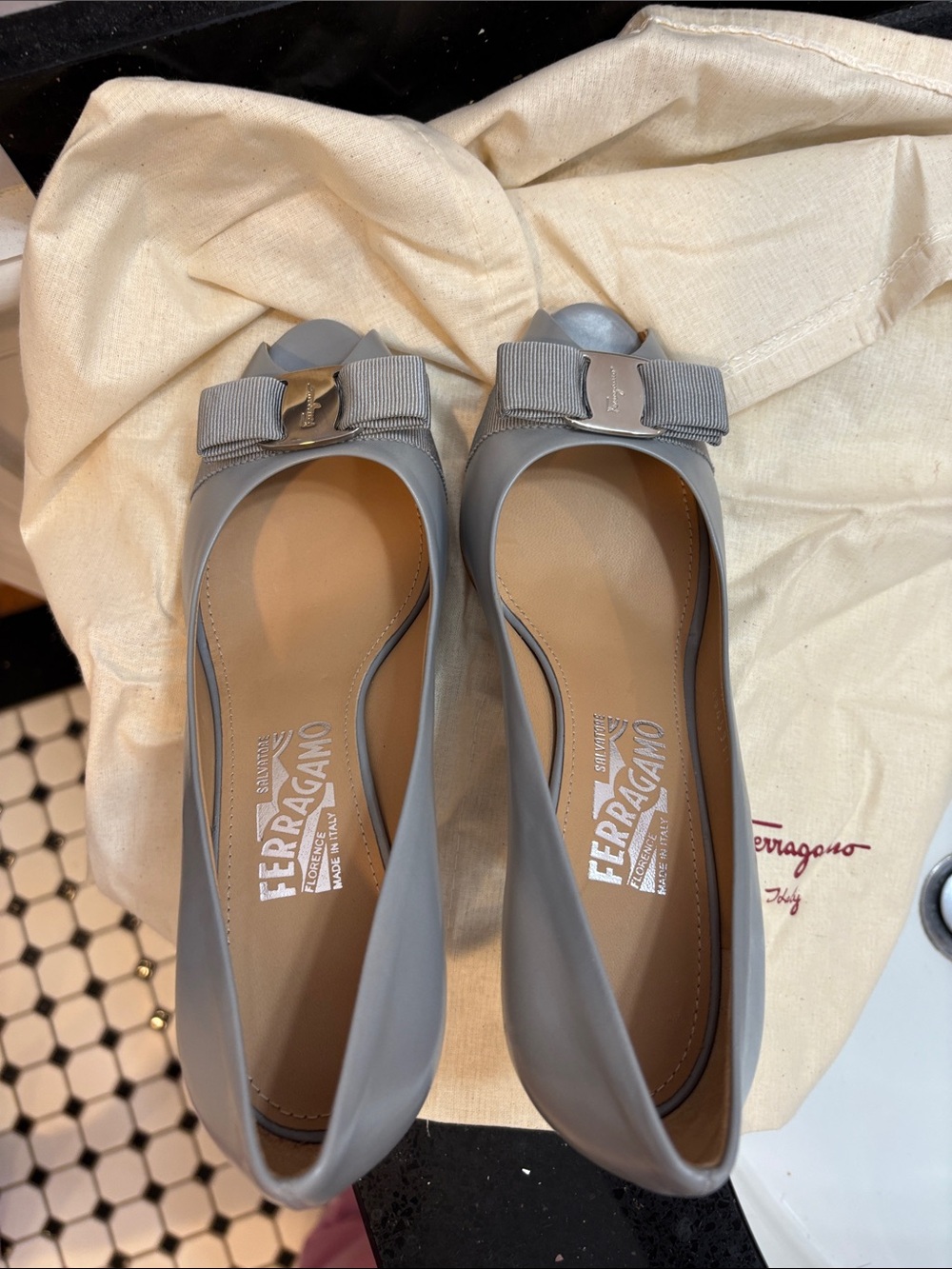 NWT Salvatore Ferragamo Gray Leather Vara Bow Peep-Toe Pumps - Picture 7 of 8